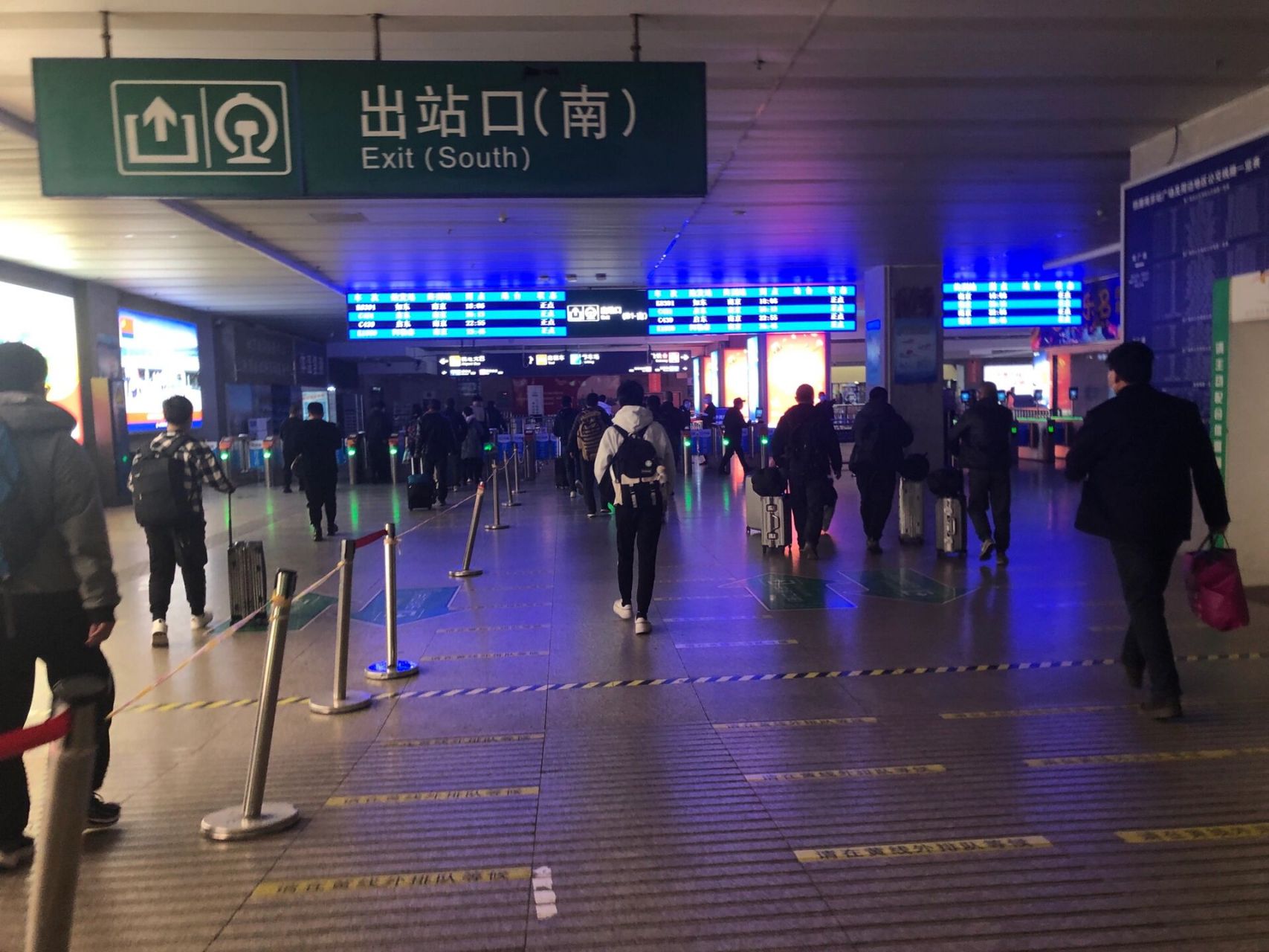 南京站换乘 我的换乘时间有4个小时,所以说还是挺宽裕的,下面就是我乘
