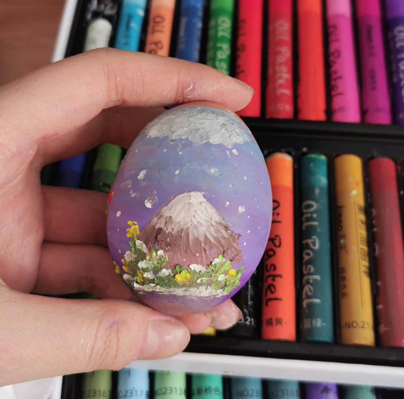 蛋壳派大星08 中午吃了两个鸡蛋,突然想在蛋壳上画画就留下来蛋壳了