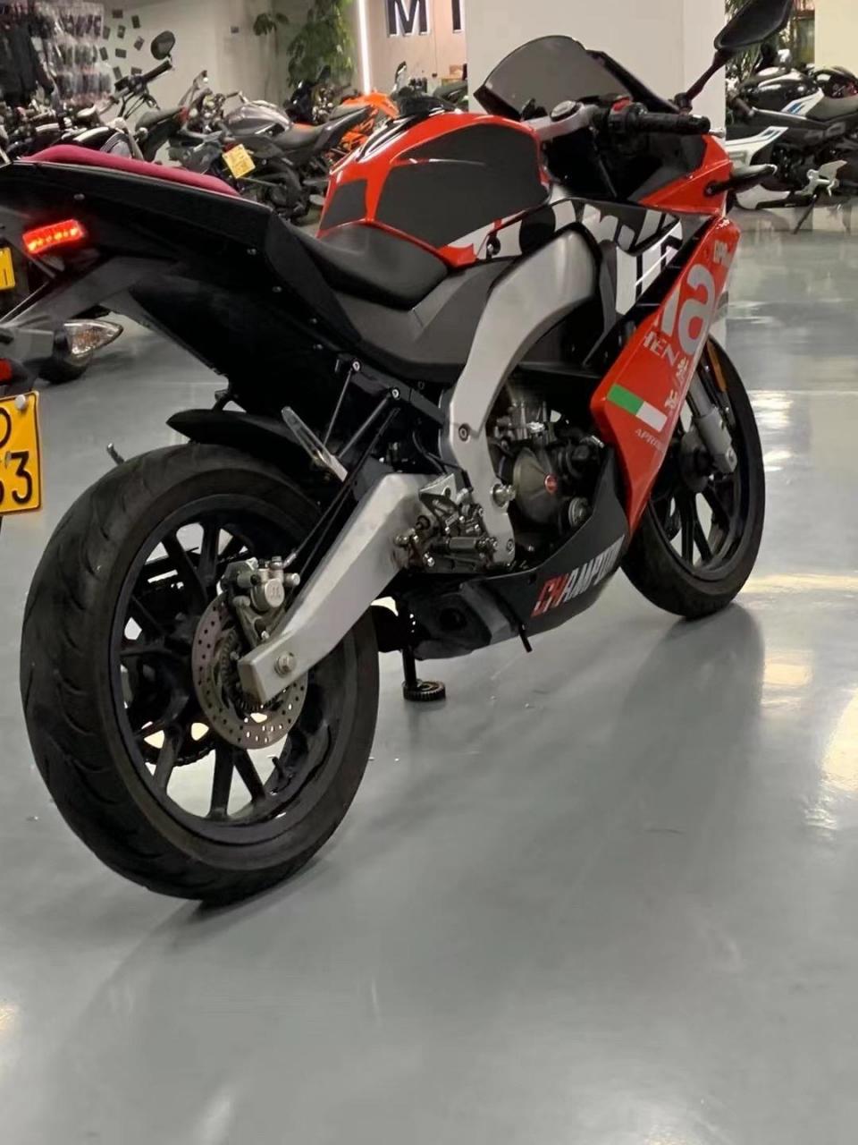 21年阿普利亚gpr150abs顶配版  行驶6900公里 万转小钢炮  性价比高