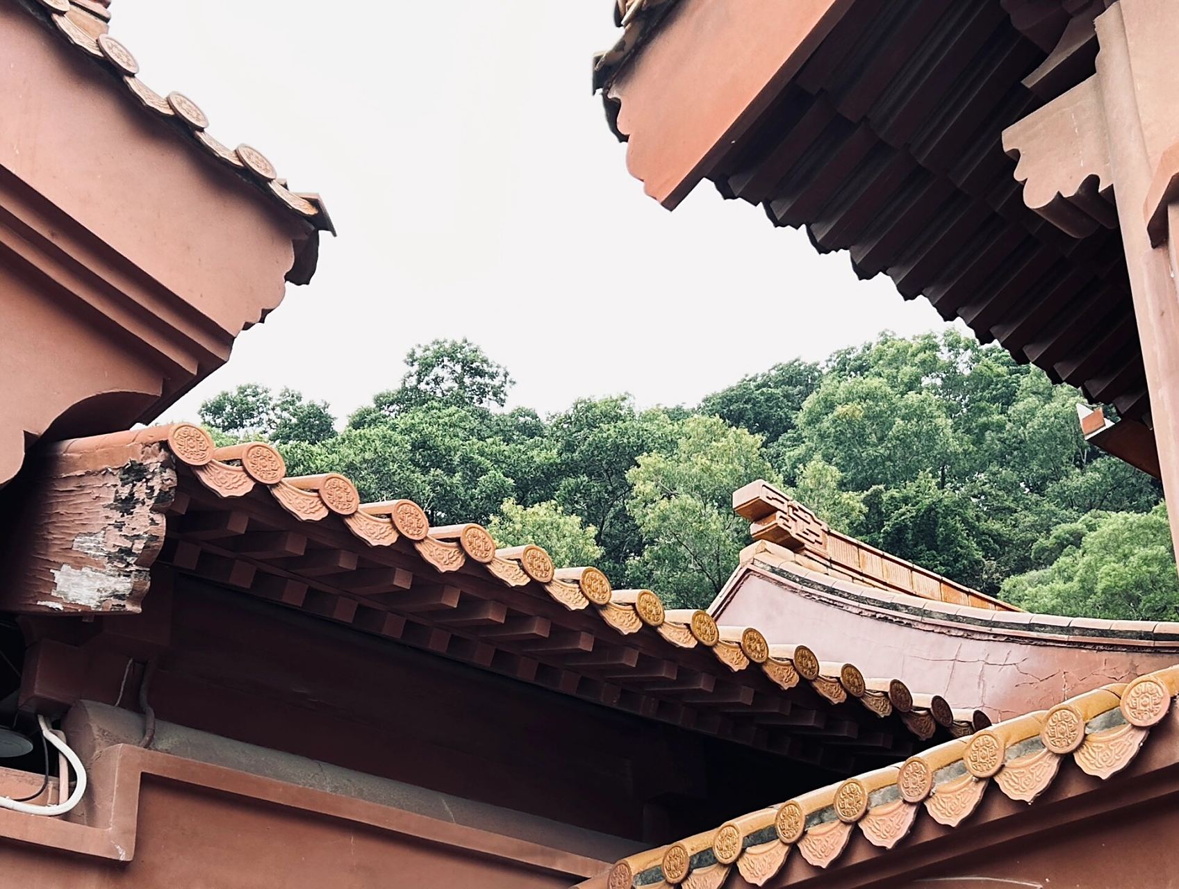 深圳弘源寺 弘源寺在石岩湖温泉度假村里边,地大人少安静,有免费斋饭