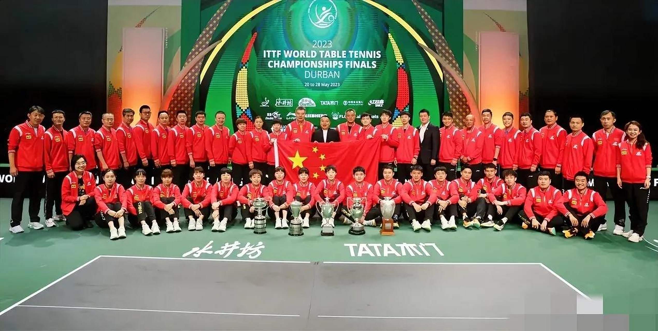 中国乒乓球队大合照.合照站位隐藏不少信息.