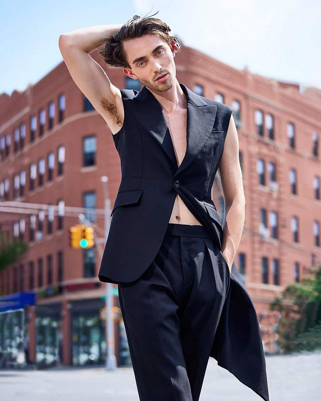 26岁美国男歌手 greyson chance(格雷森·钱斯)最近发文怀念过去,其中