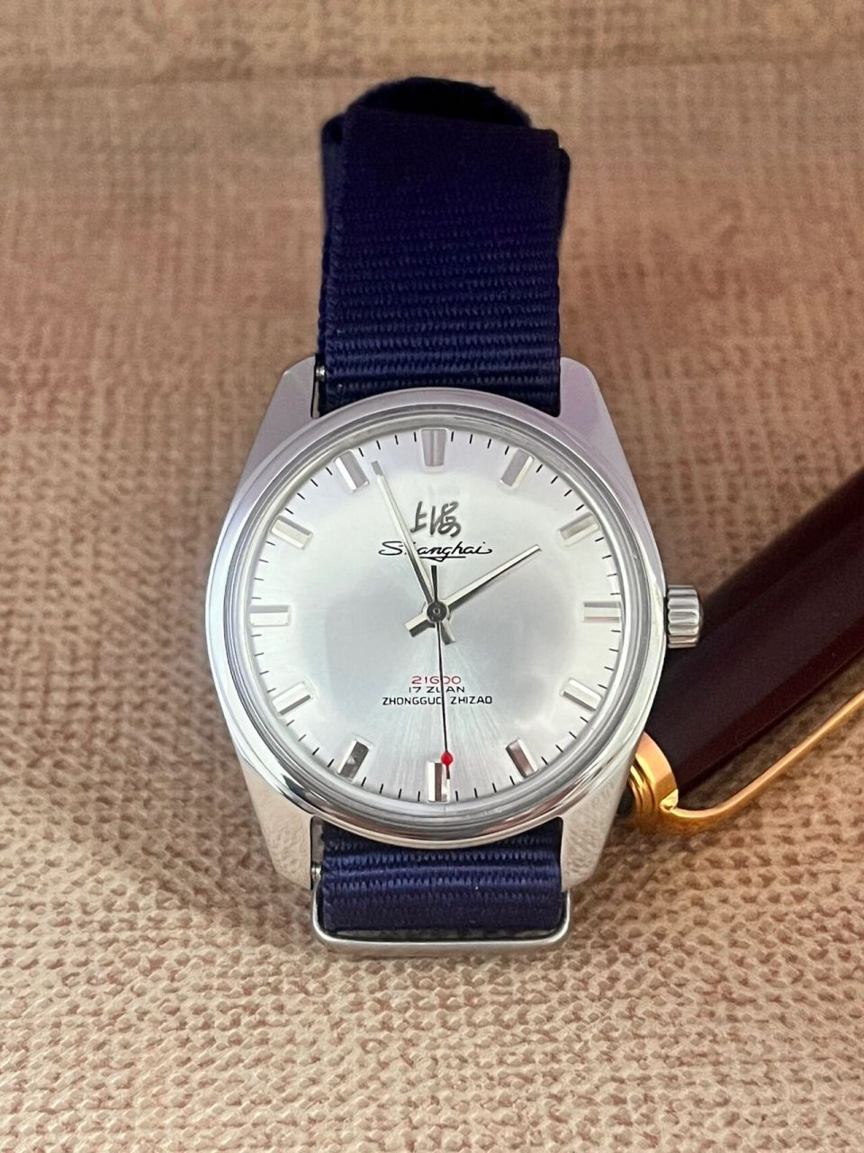 上新:上海1123手表,干净清爽,流畅圆润   上海1123手表,经典奶白拉丝