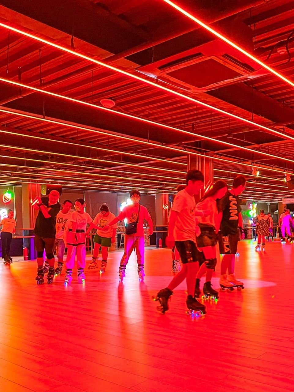 复古轮滑旱冰场爷青回!