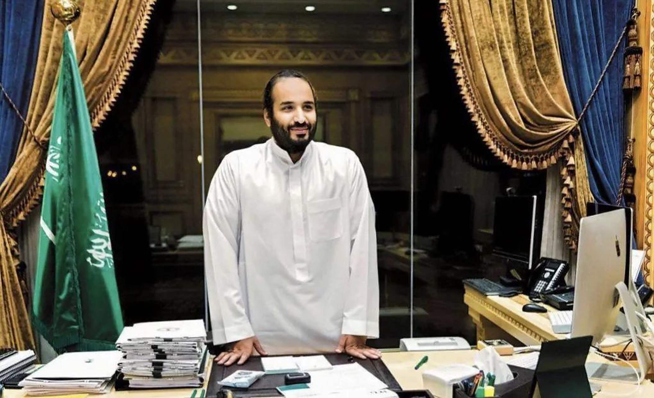 沙特王储罕见便装出镜! 通常身着阿拉伯传统服装露面的沙特王储小萨勒