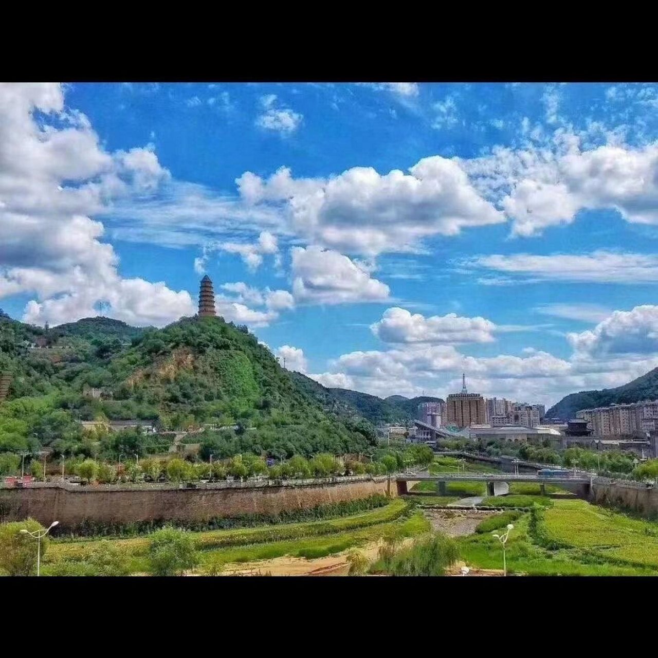 我家乡的名胜古迹——延安宝塔山  滚滚延河水,巍巍宝塔山!