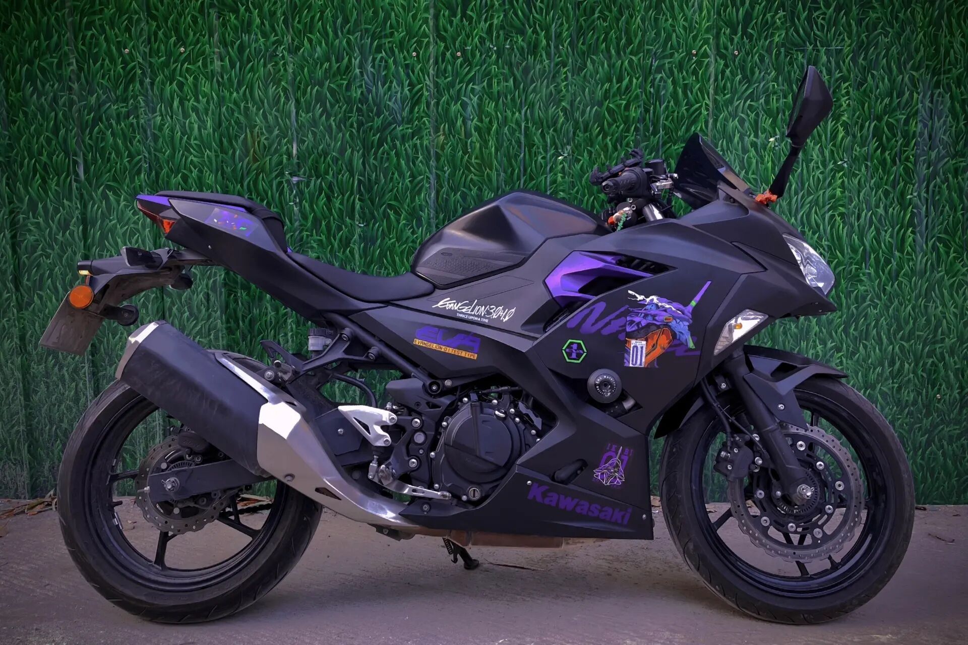 初号机09出击!ninja400变换痛车形态 花里胡哨更有味