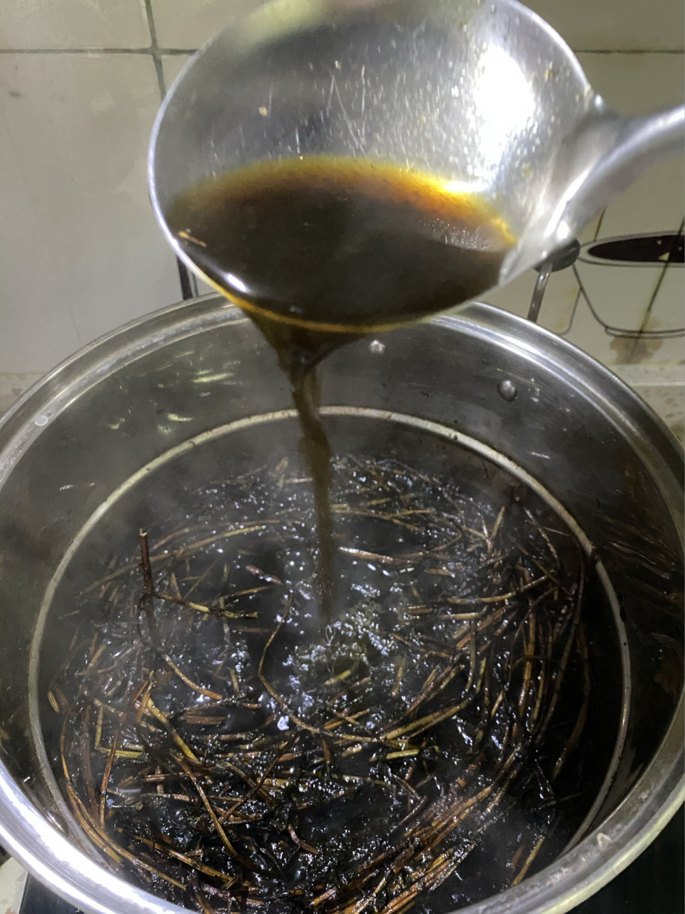 炎炎夏天,来一碗自制凉粉草(烧仙草,仙草 1,好凉粉草才能做出仙草冻