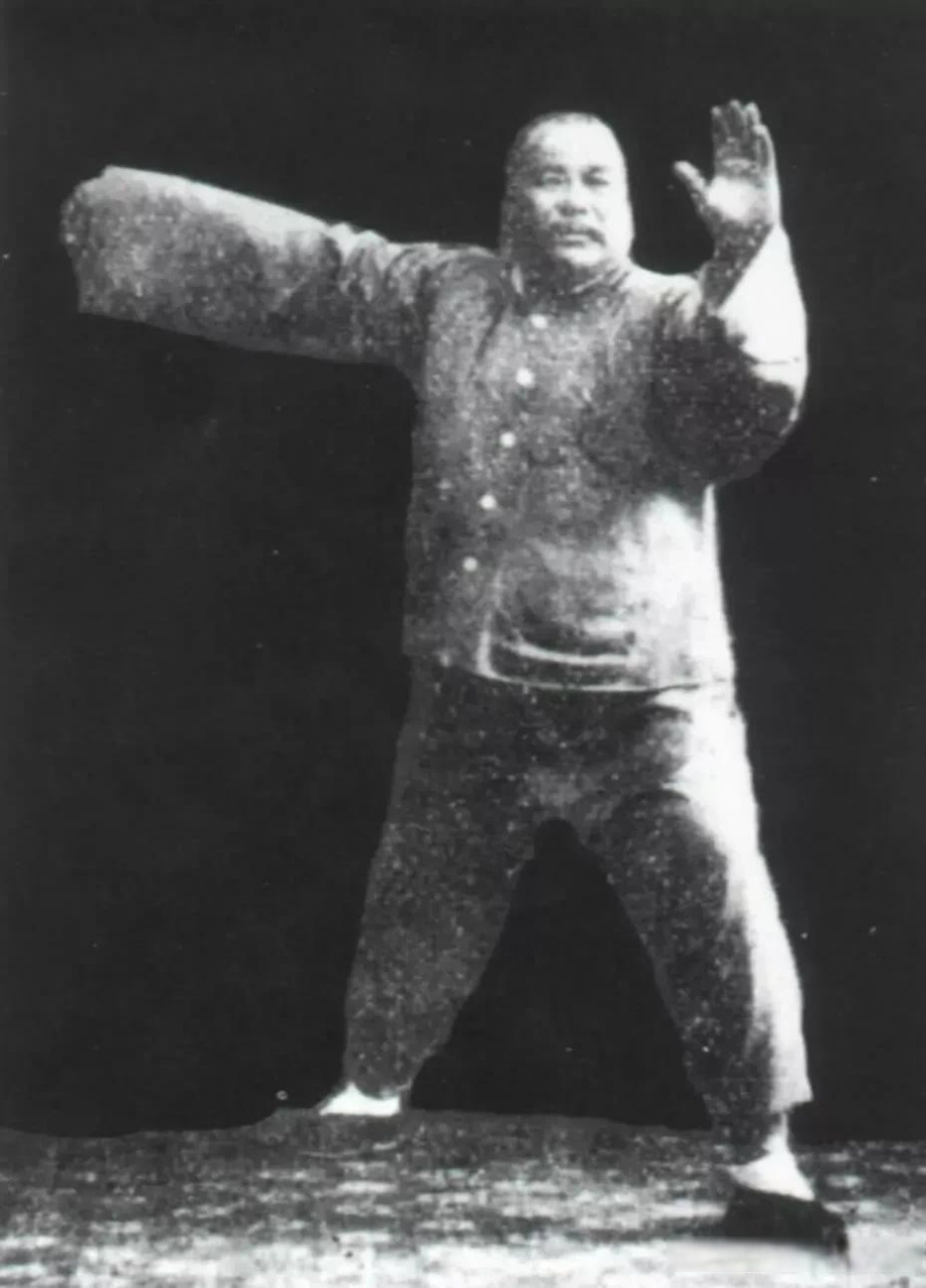 1908年,48岁的天下第一手孙禄堂找到义弟杨澄甫,欲学习杨氏太极拳.