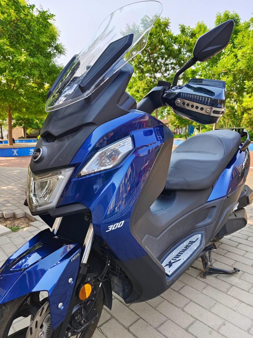 三阳九妹z300,一手车11000公里,全车几乎连划痕和磕碰都没有,精品车况