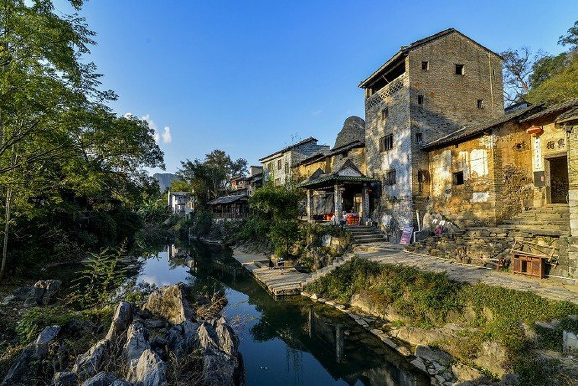 广西贺州昭平县黄姚古镇,如同一本千年的诗集,被人遗忘在图书馆僻静的