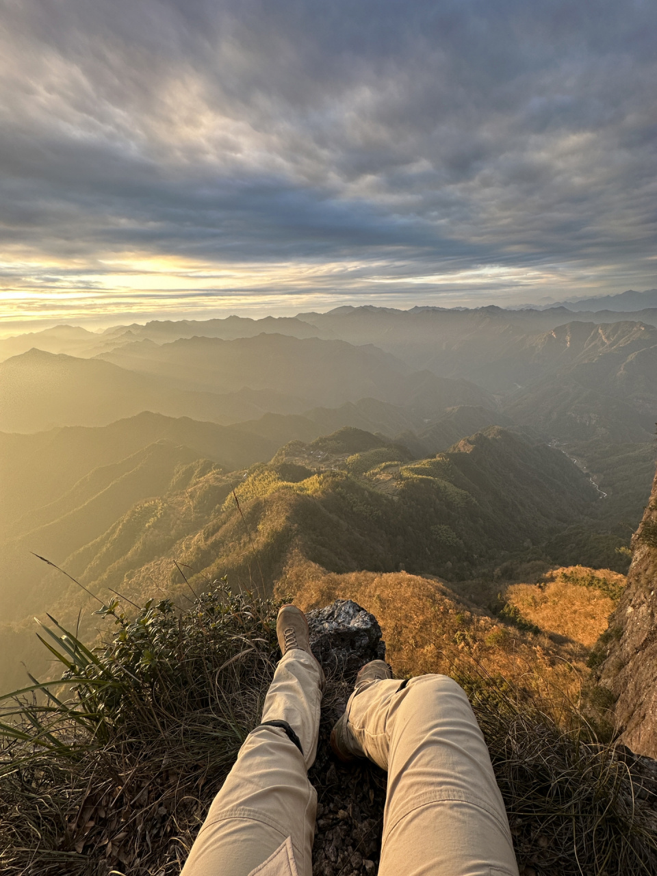 公盂背11km日出攻略92 新年逐日企划 公盂村在半山腰的山凹里,公盂