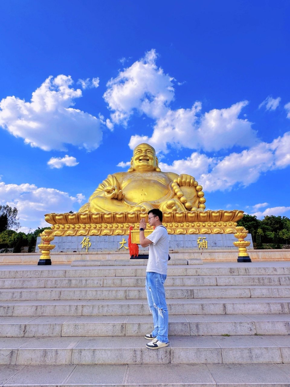 云南弥勒-锦屏山弥勒大佛 愿路途一帆风顺