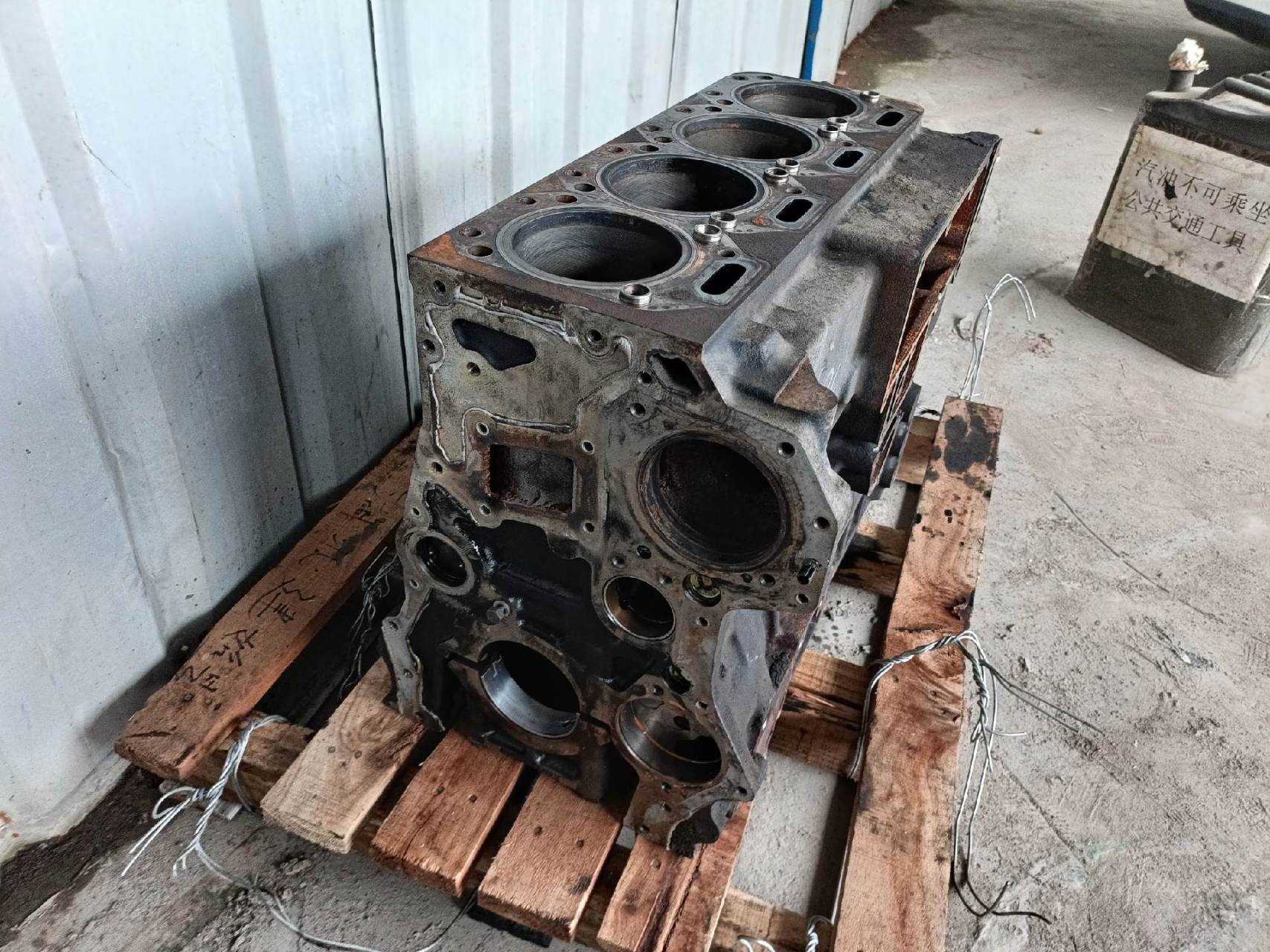 江淮纳威司达4.8,121千瓦拆机发动机缸体总成,成色完美