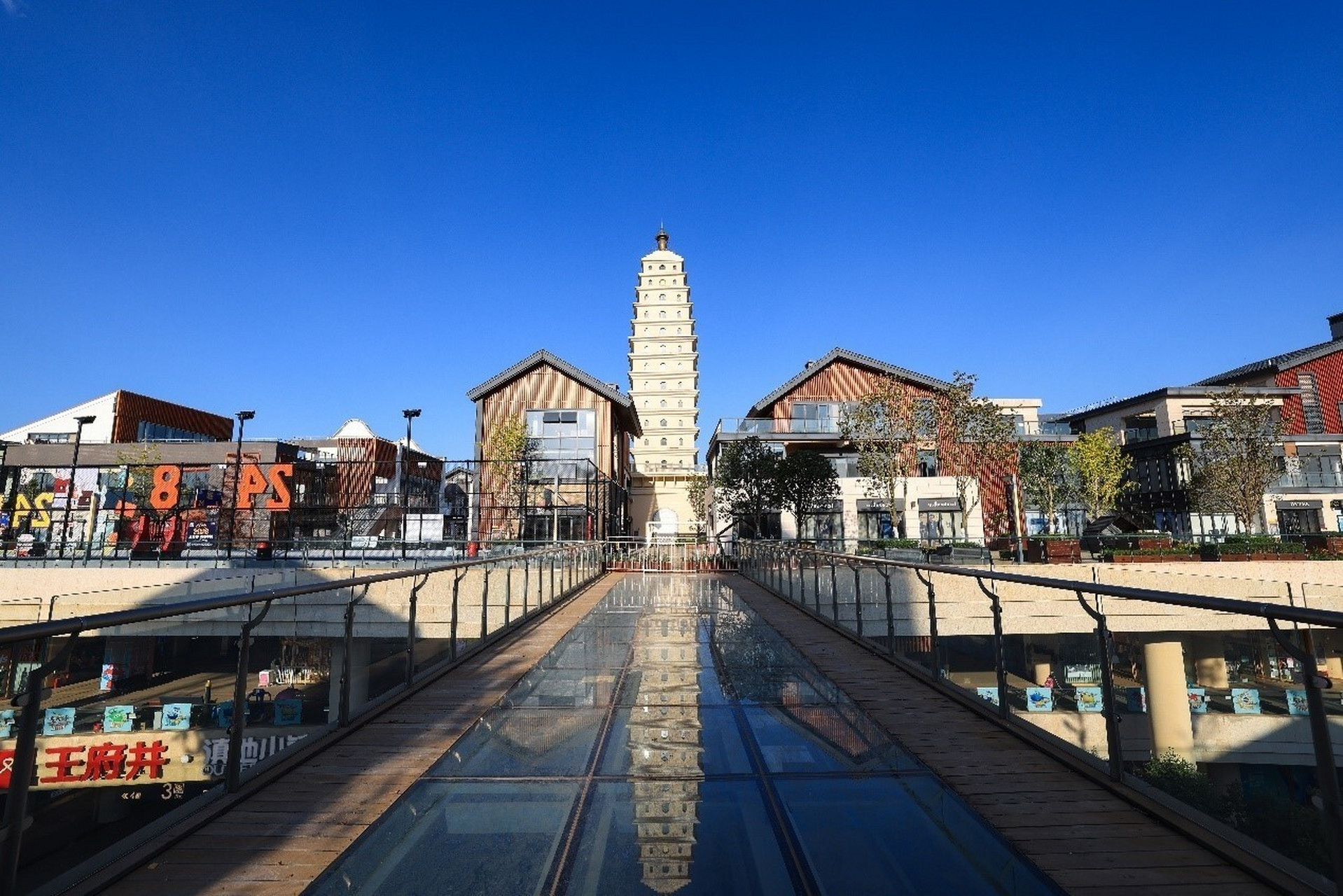 美食 美景打卡地|王府井奥莱·滇池小镇 前几天约朋友去拍照,来了滇池