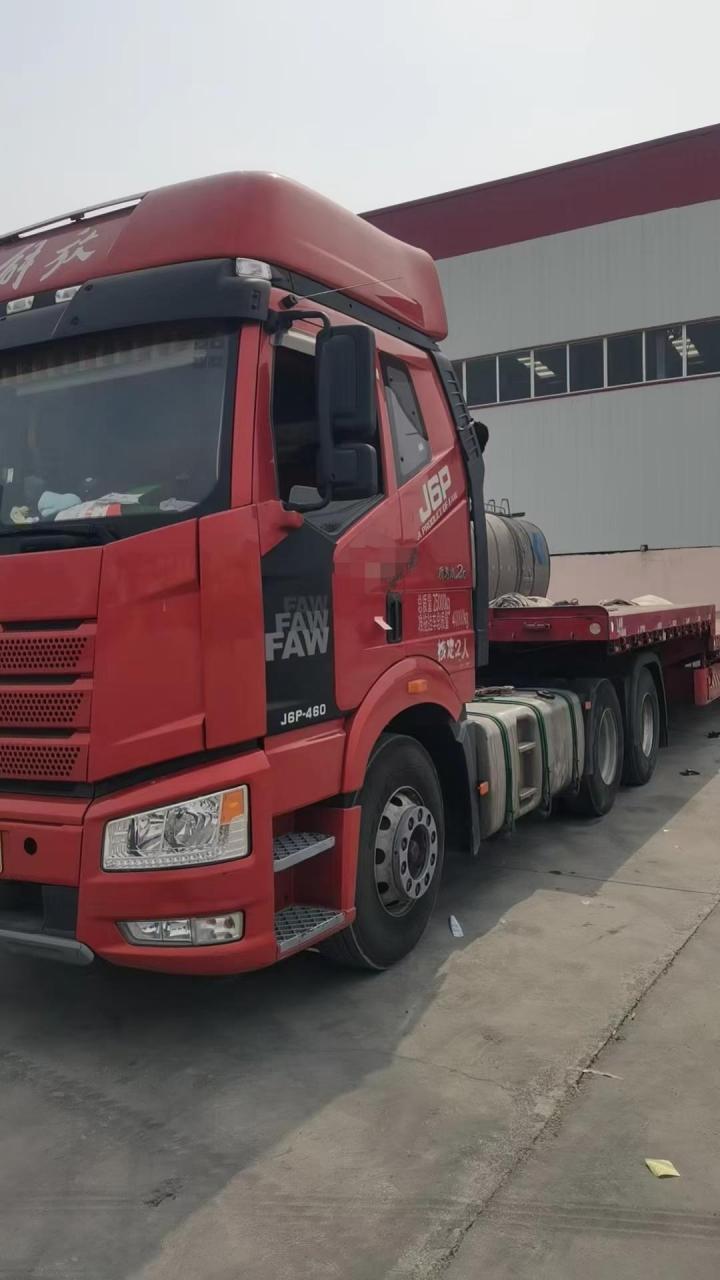 国六22年4月解放460马力智慧版半挂头,保险全险一万九刚买,车刚审验过