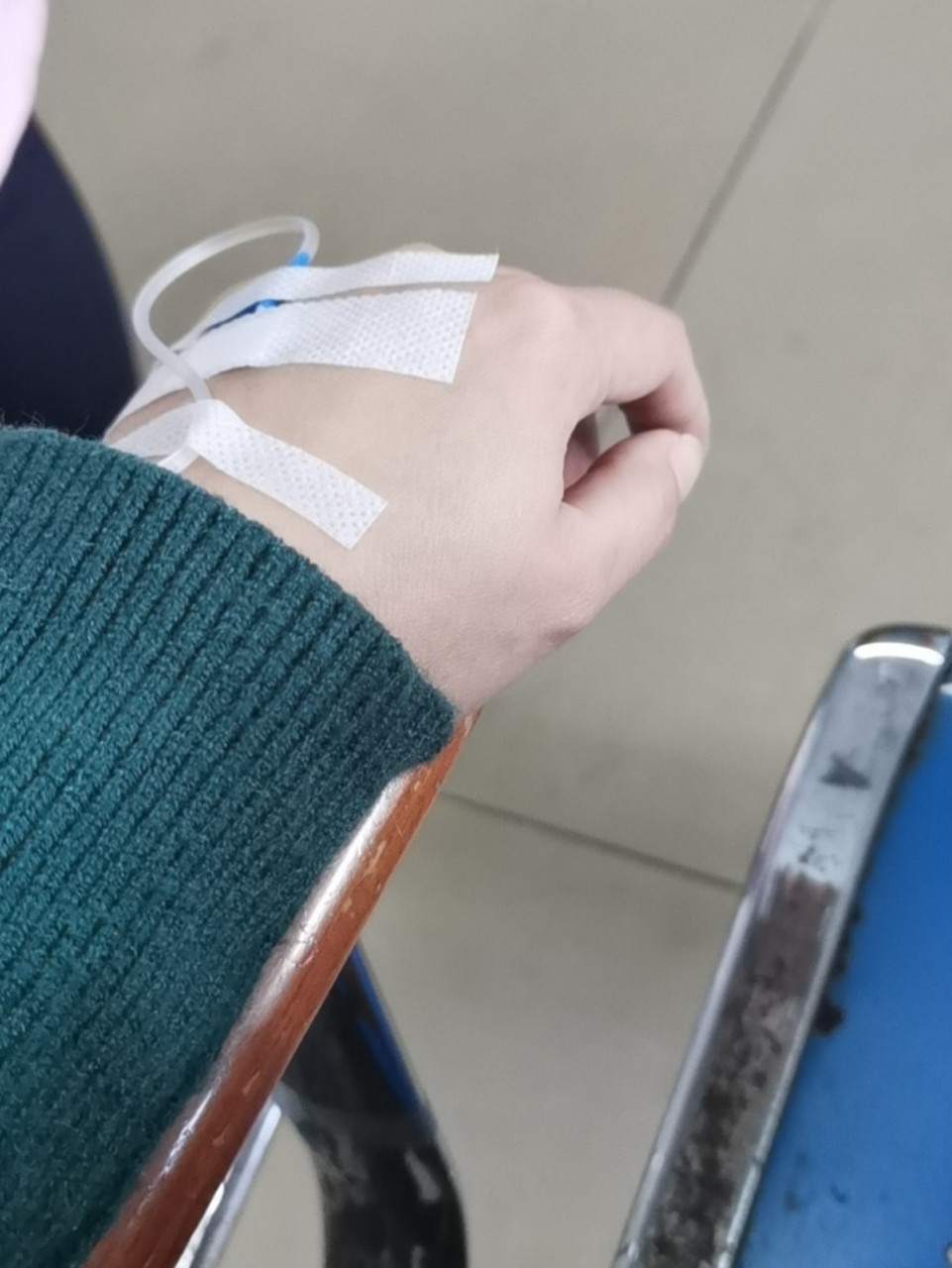 生病一个人打针 生病一个人打针,你要加油,你要努力,凡事靠自己,最