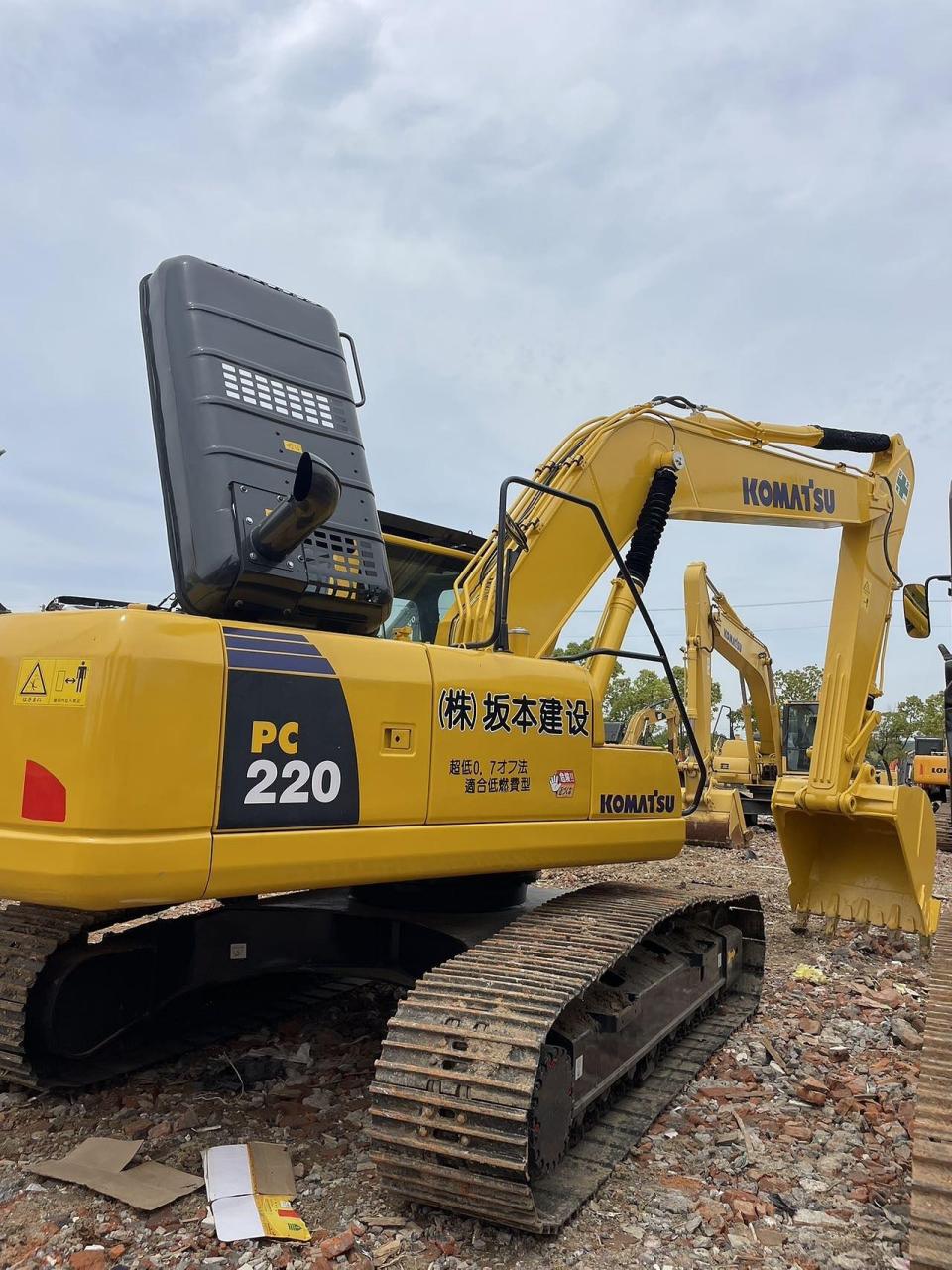 小松pc220挖掘机.