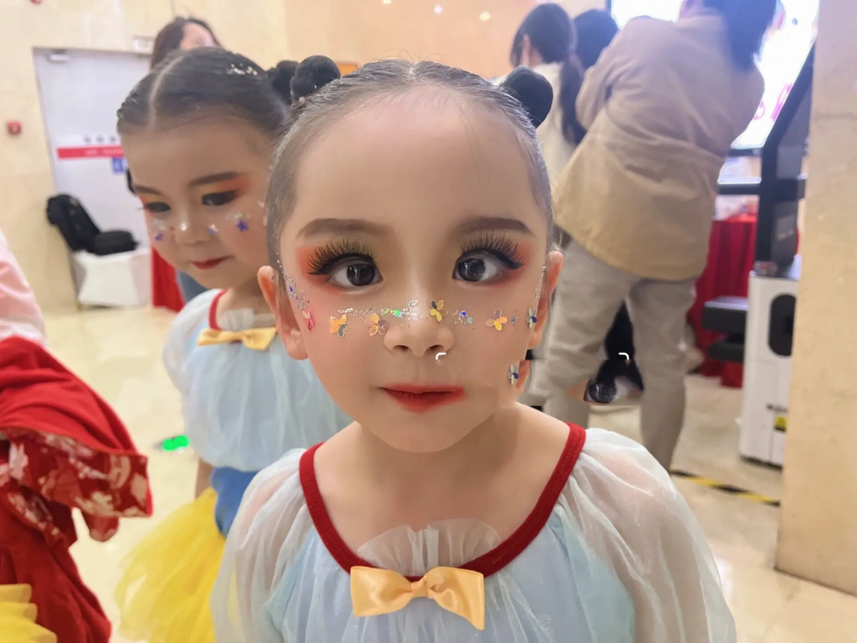 儿童舞台妆可爱 白雪公主儿童舞台妆…真真是太可爱了