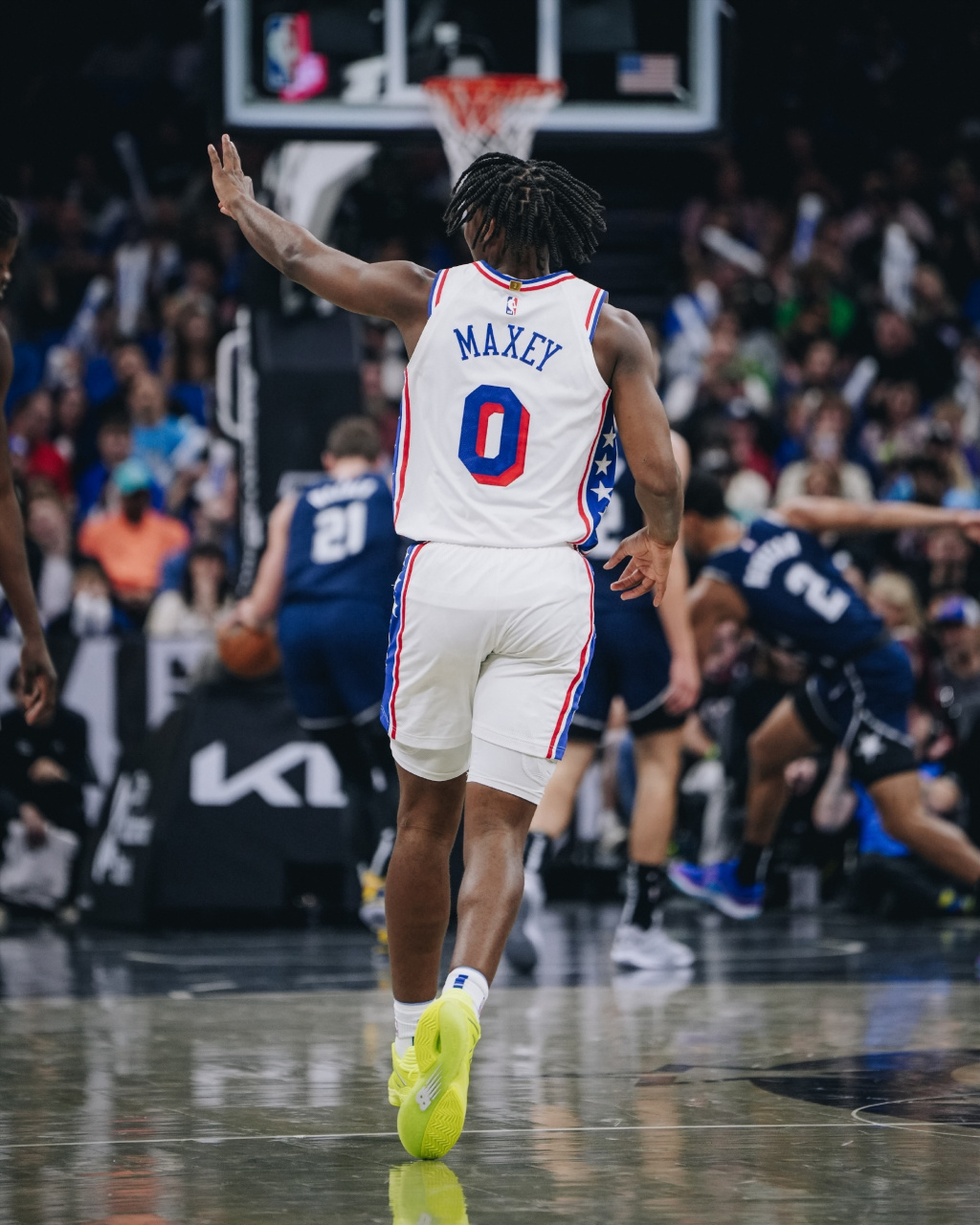 被扶正的马克西本赛季大放异彩,作为一号位,从视觉上