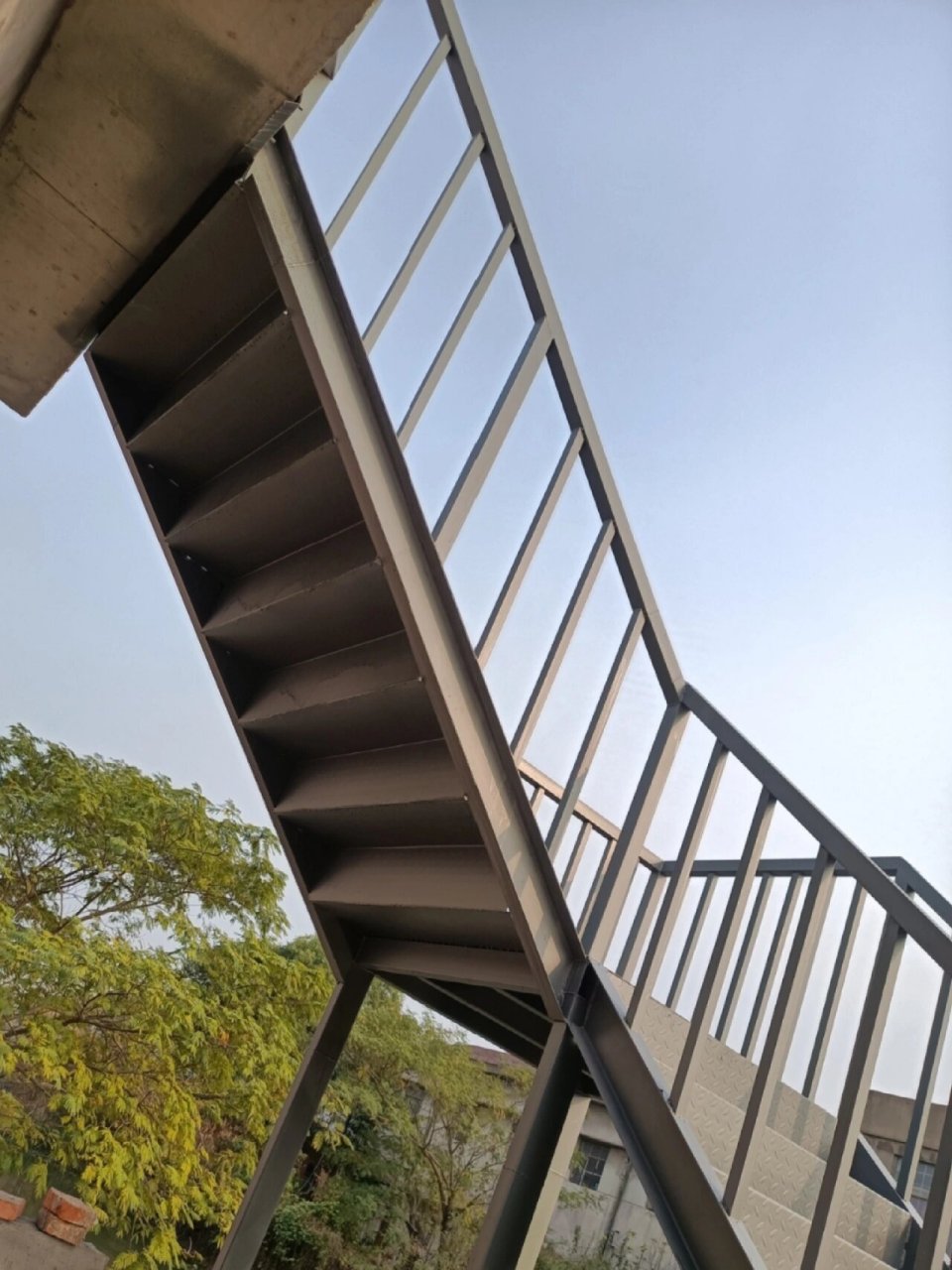 钢结构楼梯扶手护栏现场施工自由样式 钢结构楼梯扶手护栏,专业定做