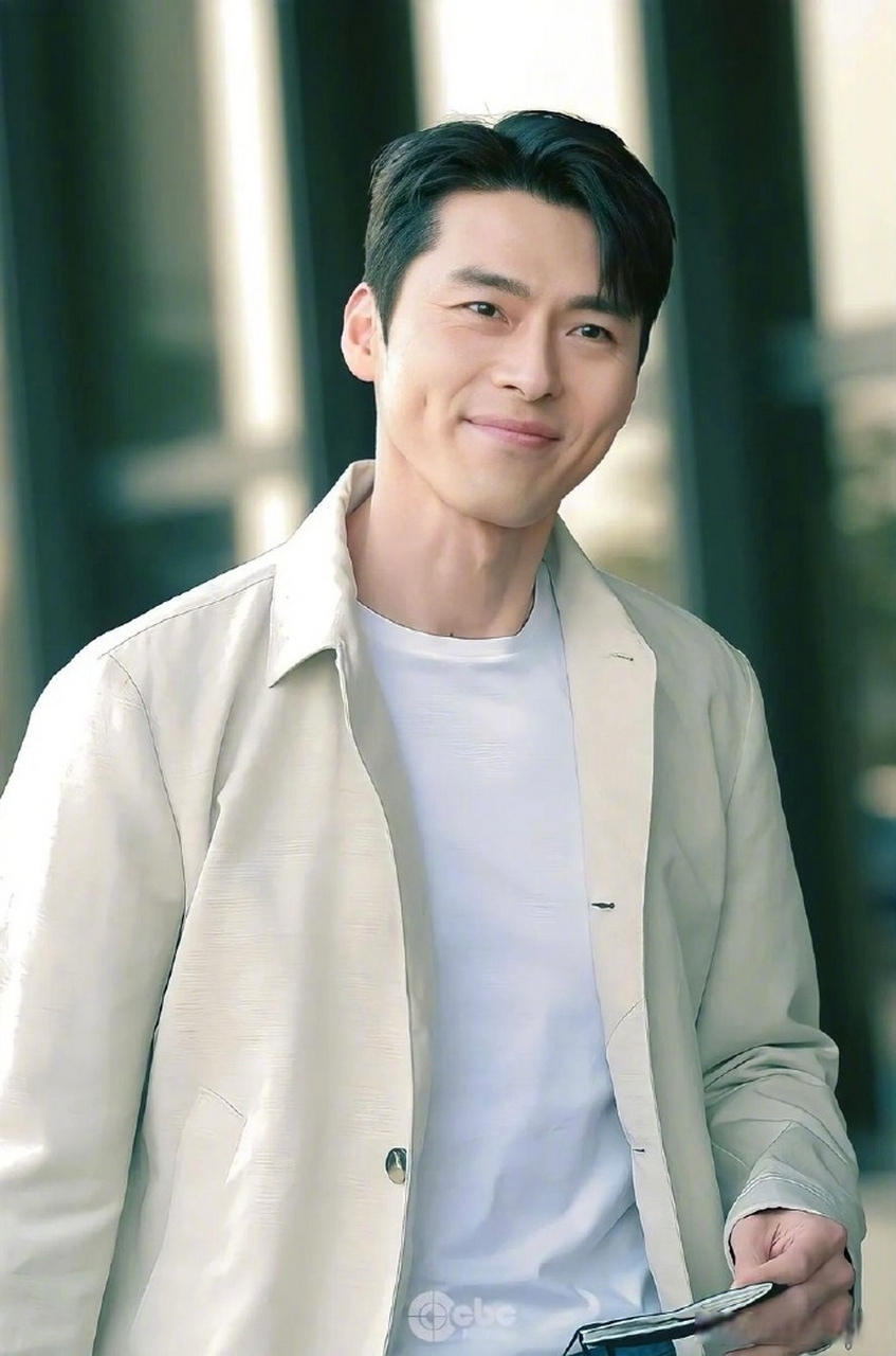 今天现身机场前往日本东京出席loro piana品牌活动的#玄彬# .