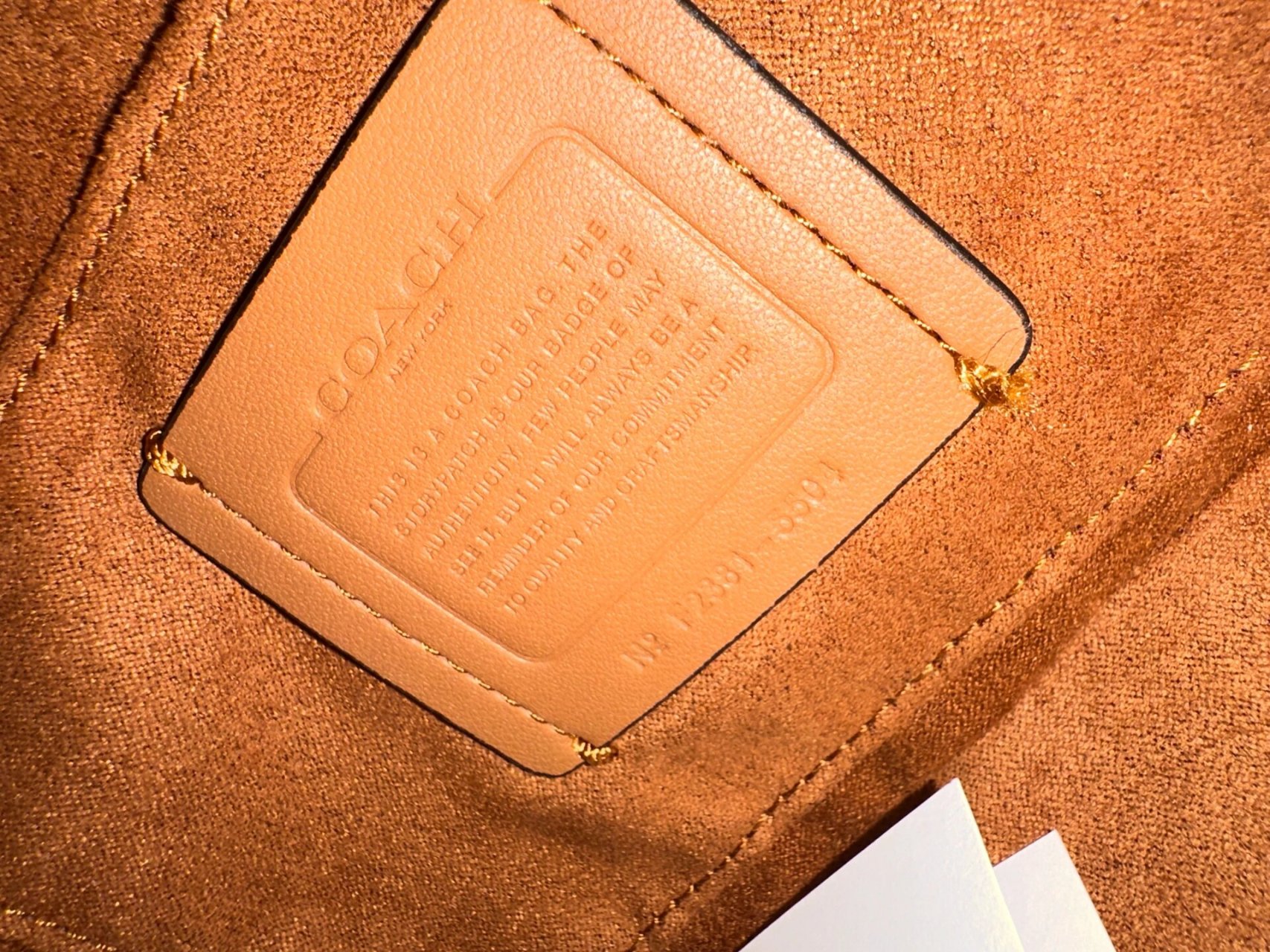 coach经典老花盒子包 求懂货帮鉴定 盒子包我真的超爱 背起来版型很好