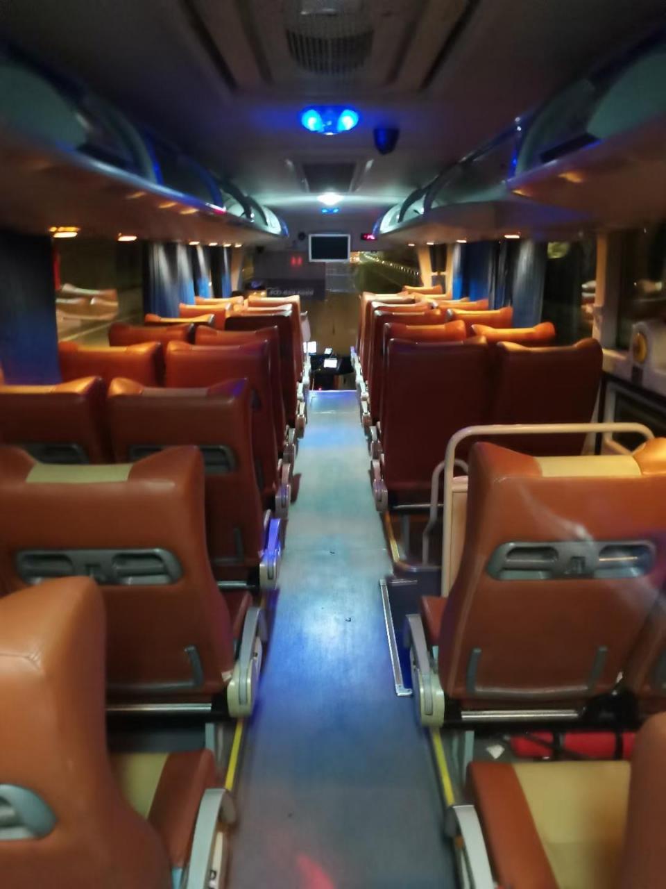 大同包车7-55座大巴中巴考斯特商务车.