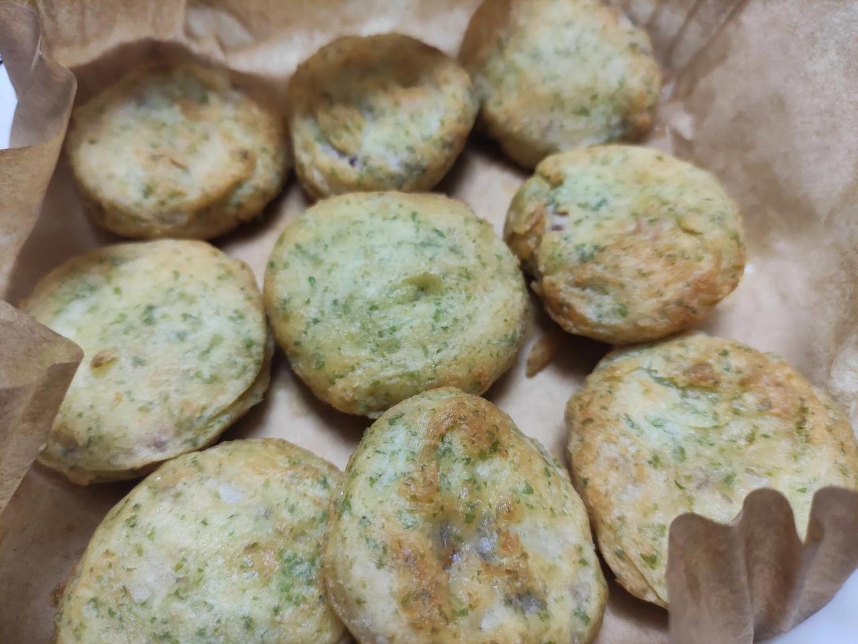 今天晚上做的烤海苔章鱼饼,辣椒炒牛柳,豆芽炒韭菜.