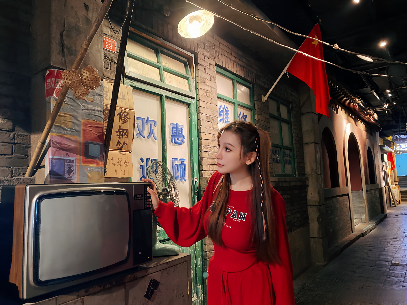 沈璐# 好奇宝宝匆忙闯入八十年代的老北京胡同打了个卡哇假装穿越了