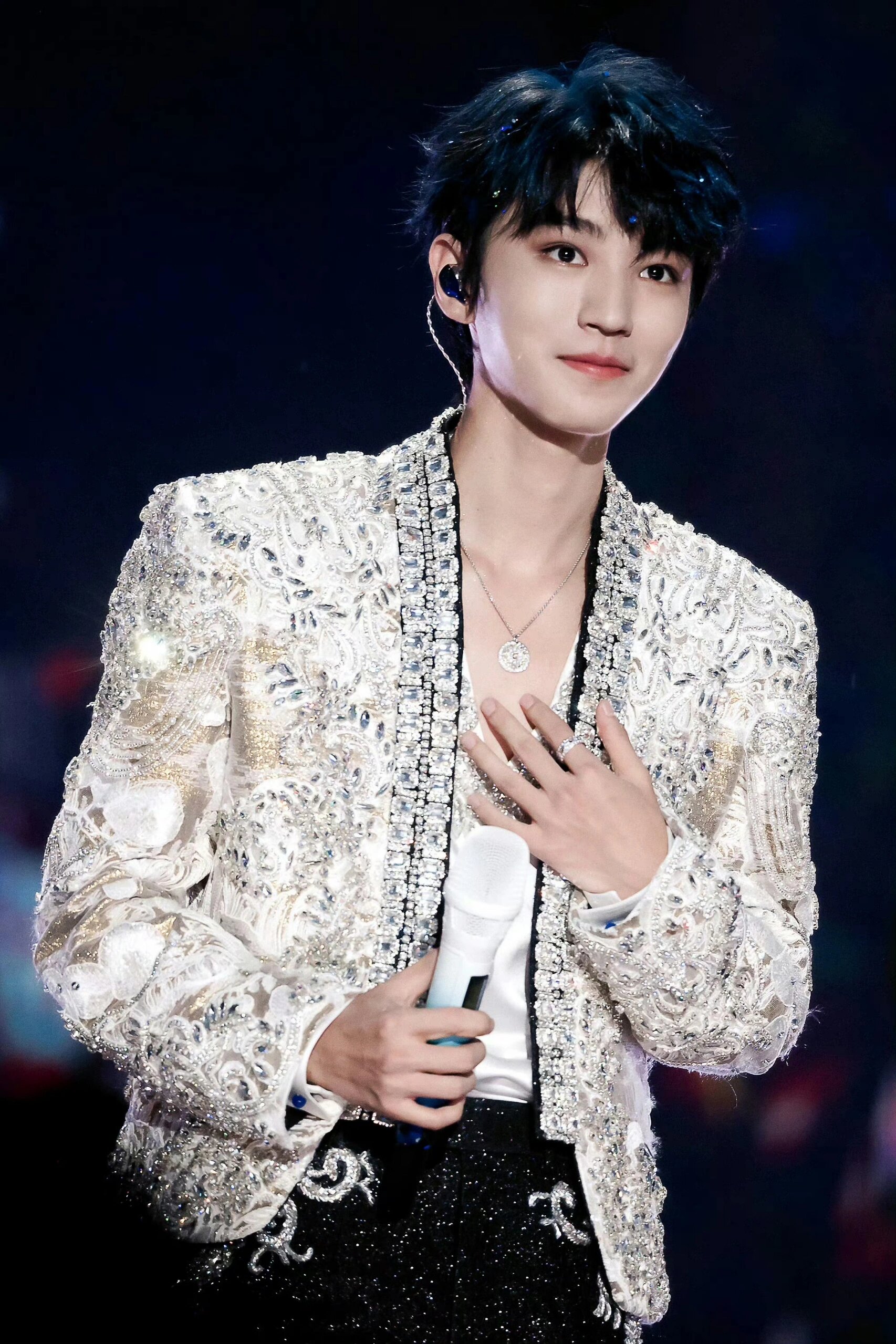 王俊凯高清壁纸 tfboys.@草莓有草没味的动态