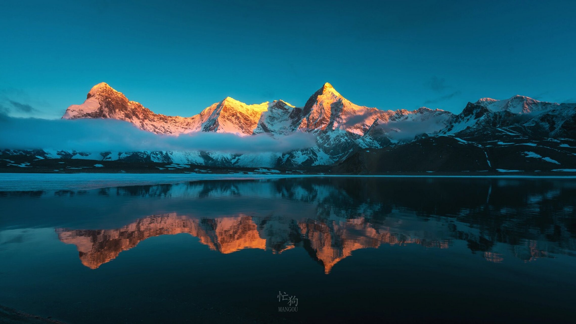 而在这其中,日照金山被誉为十大著名雪山之一,其壮美景象让人叹为观止