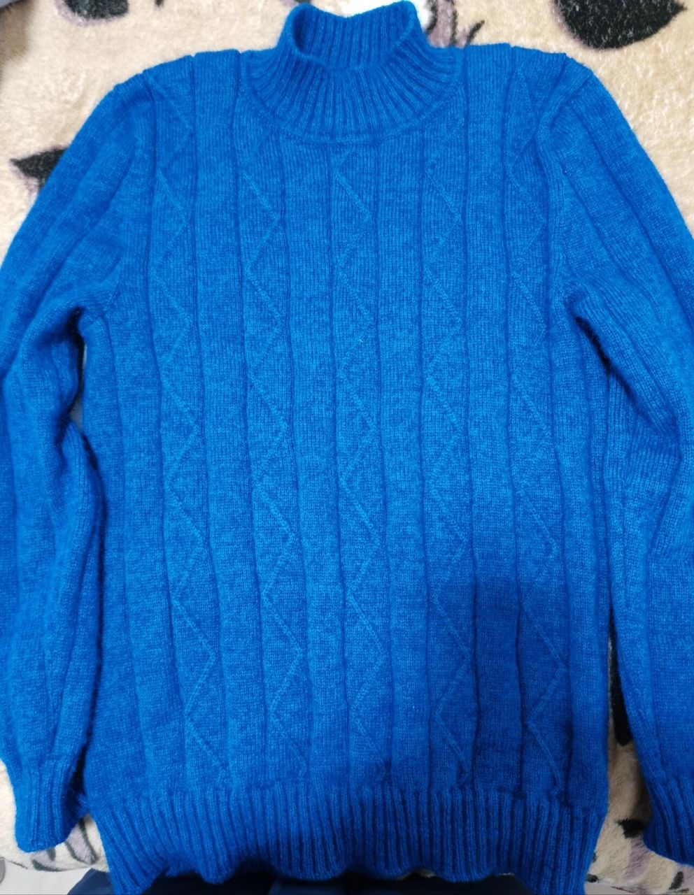 男士毛衣 终于还是对平肩自带袖下手了 针号:12,13号 线材:羊绒 马海