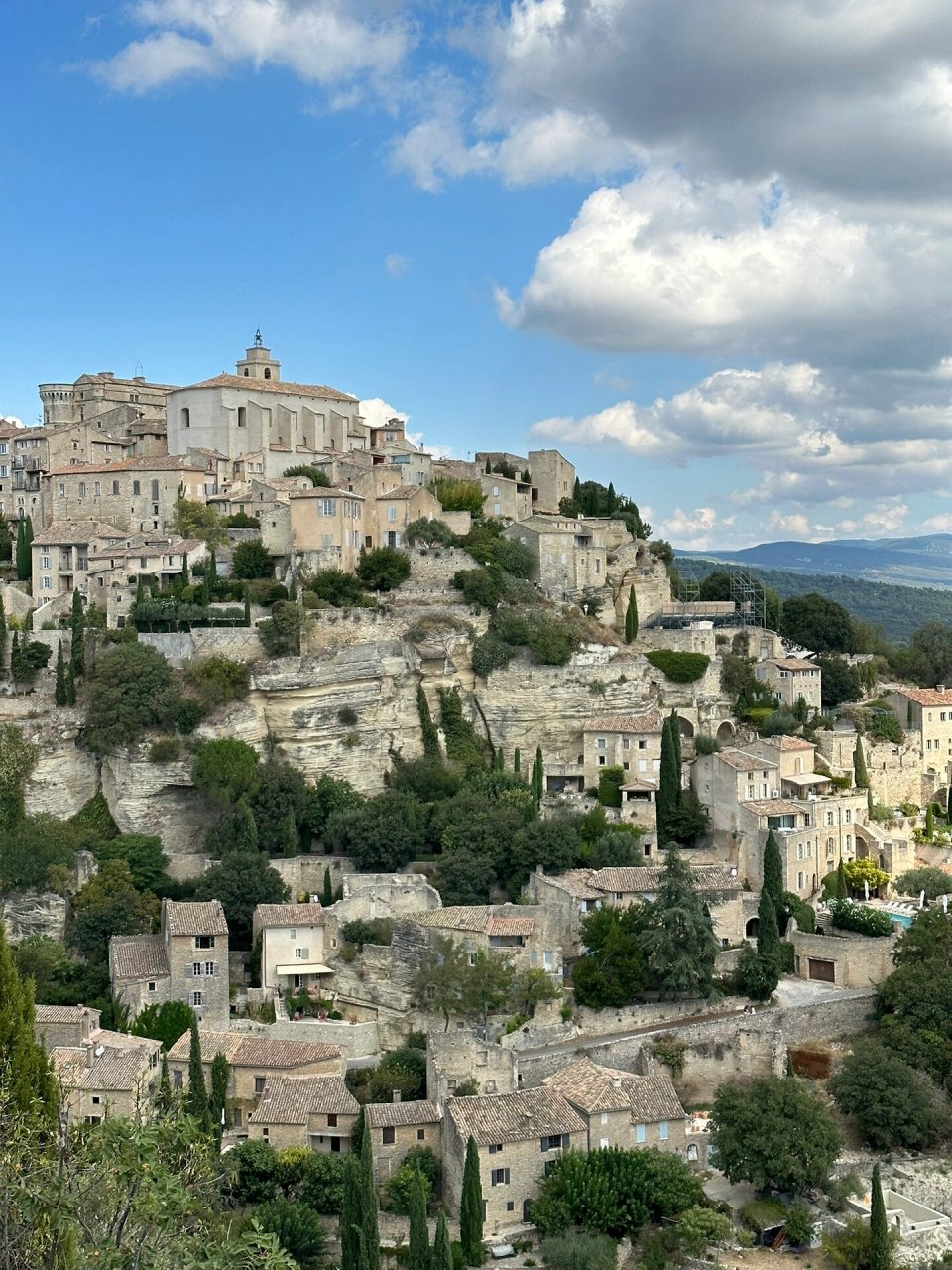 普罗旺斯石头城 也被称作为天空之城,是一座典型的法国普罗旺斯小镇