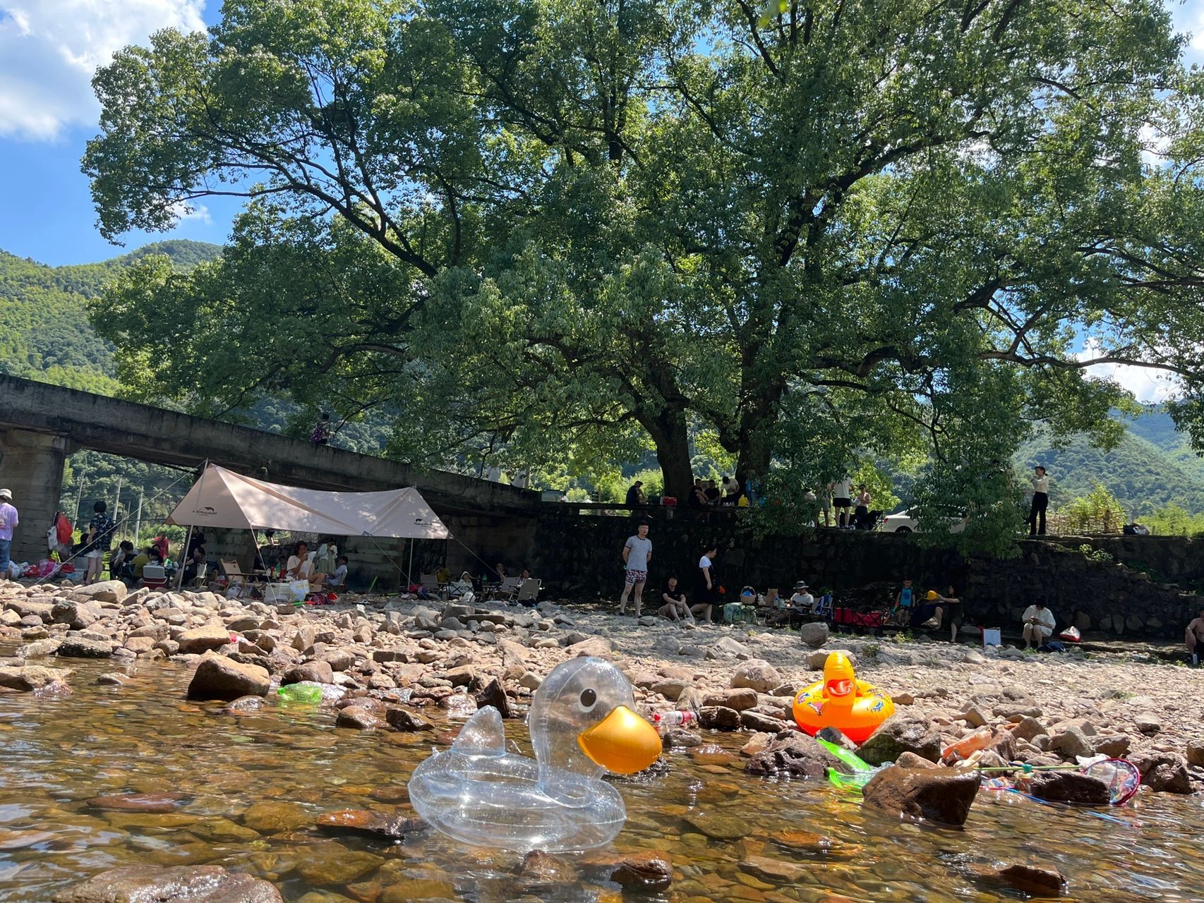 绍兴平水玩水圣地 去年去的溪上,感觉人太多,浅水区略少,停车地方人也