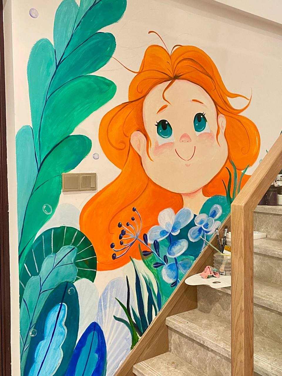 画室楼梯墙绘|一眼让人心情舒畅的墙绘 画室装饰成型中,这幅画确实