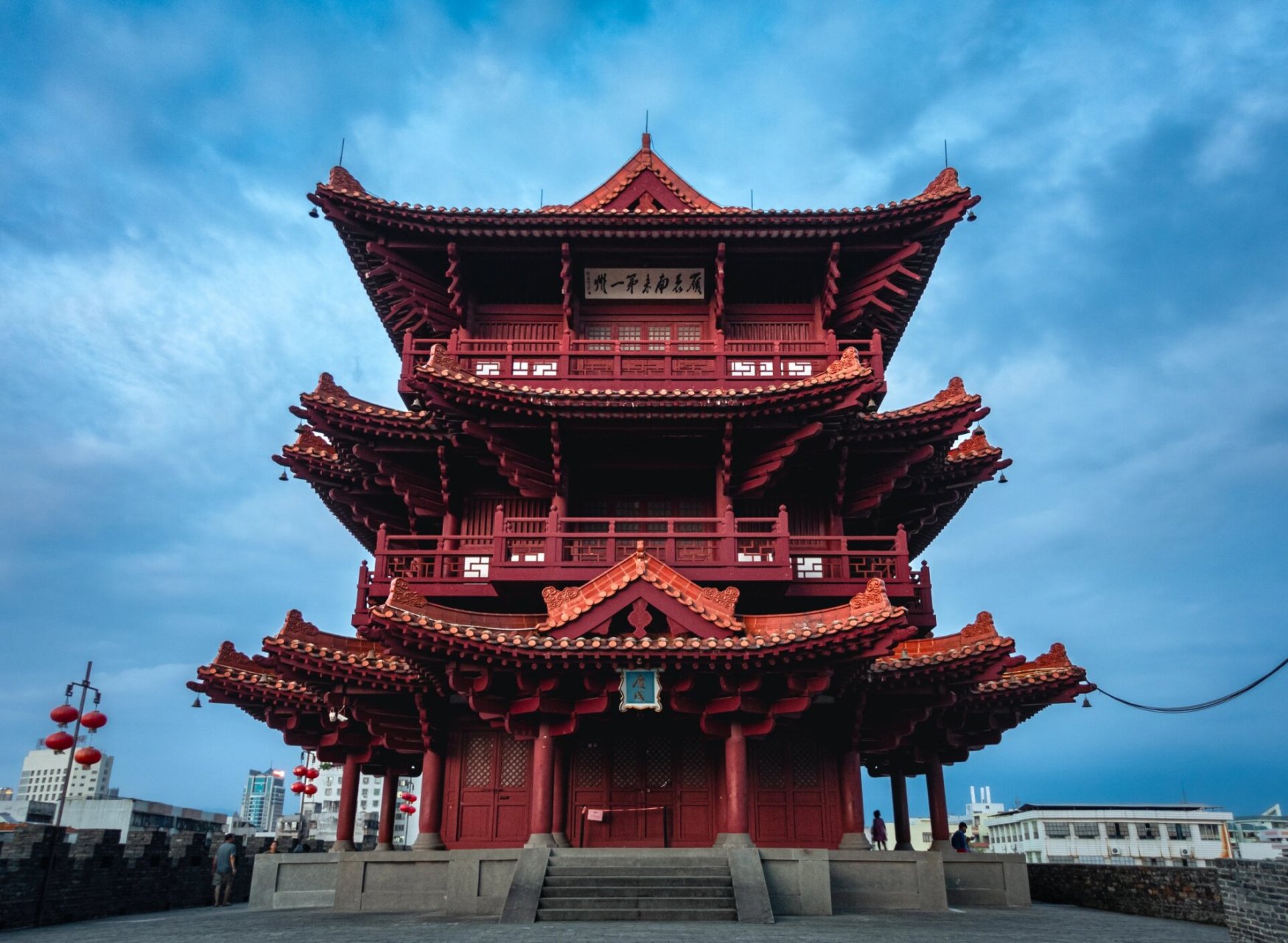 肇庆 宋城墙披云楼 肇庆披云楼,看碑刻,始建于宋政和三年,距今已经有