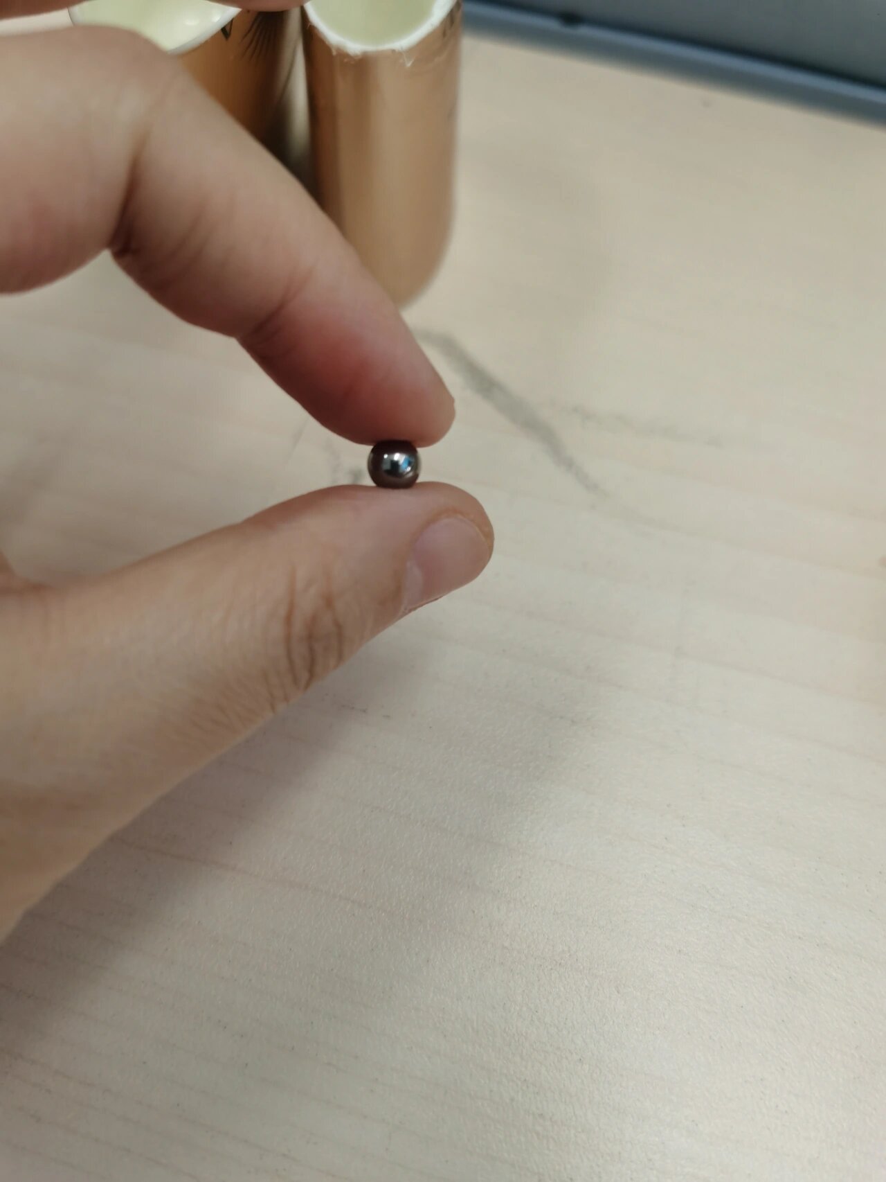 安耐晒里面的铁珠