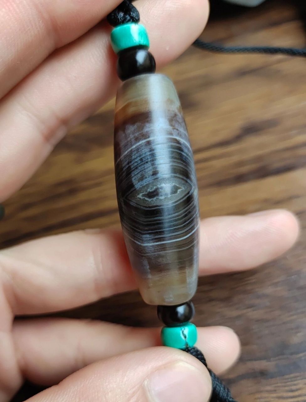 千年缠丝玛瑙 藏传老缠丝玛瑙佛眼天珠,尺寸巨大对孔44 ,黑财神眼.