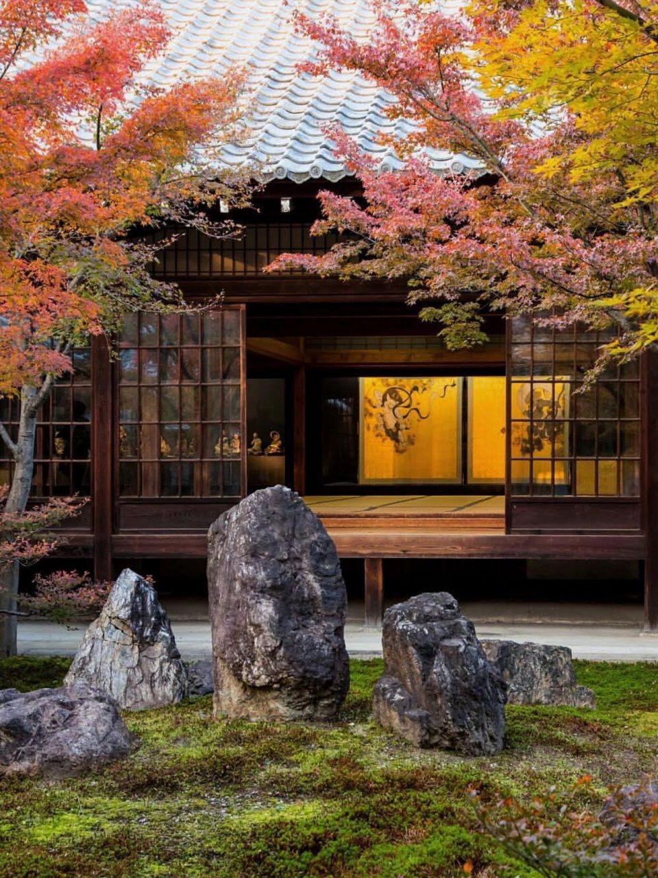 日式庭院的细节及布置 日式庭院有其独特的风格特色,主要注重细节上的