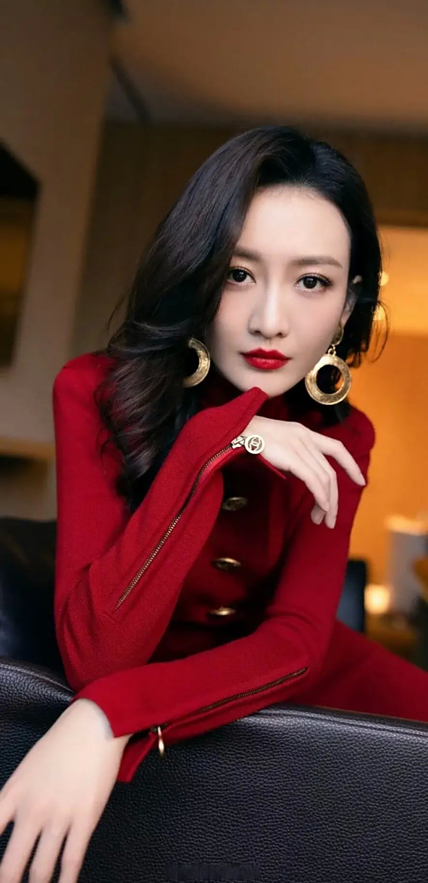 王欧,一个不错漂亮的女人,她在电视里演过一个心狠手辣女人,在生活中