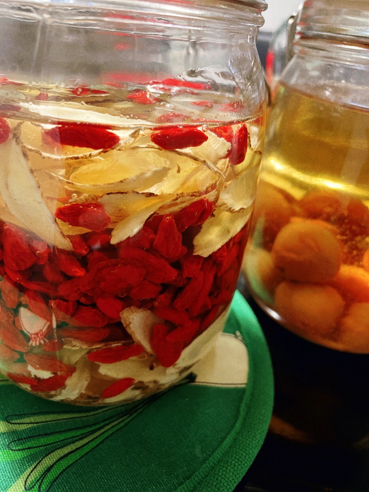 枸杞红枣泡白酒,枸杞红枣泡白酒有什么功效 枸杞红枣泡白酒,枸杞红枣泡白酒有什么功效