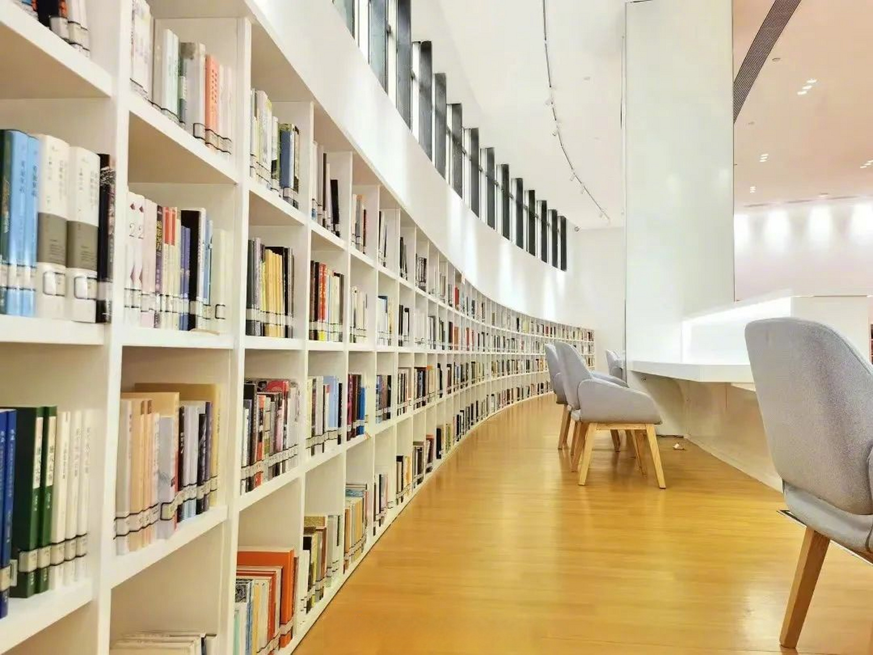 近日,天河区又新添一个"高颜值"图书馆——天河区图书馆智汇park分馆