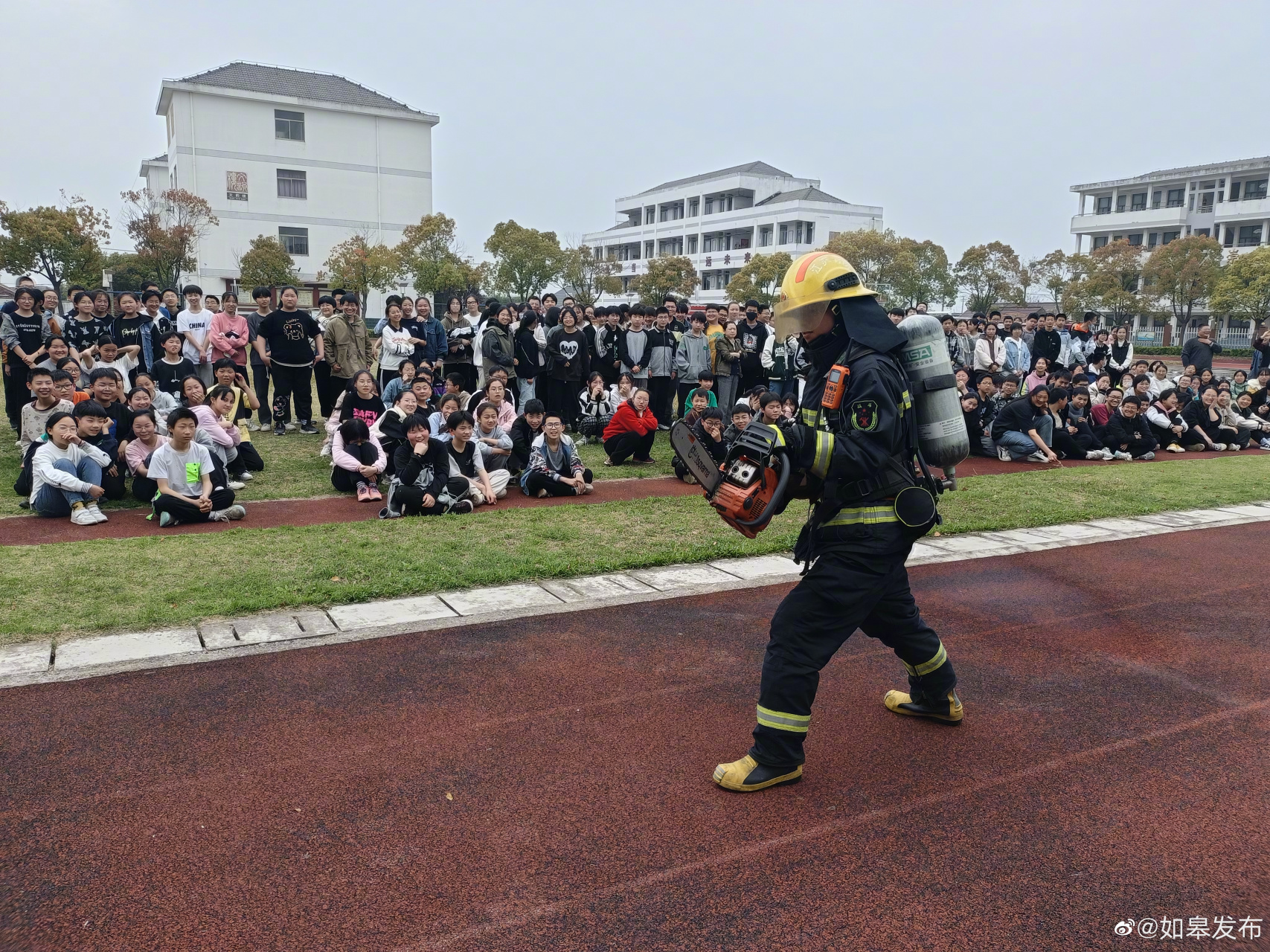 家在如皋# 近日,我市城北街道专职消防救援站到雪岸初中开展消防叭