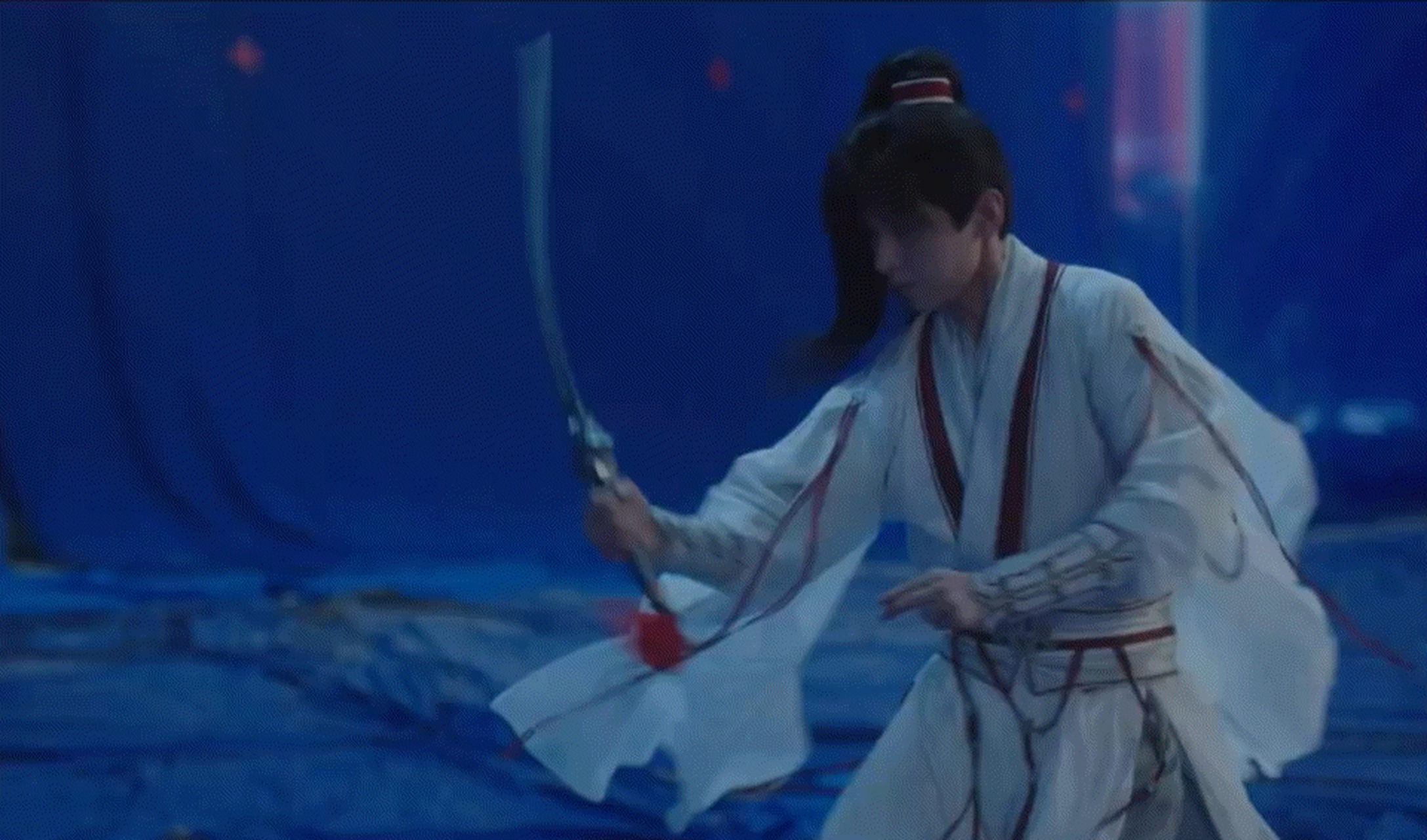 成毅莲花楼醉酒舞剑# 《莲花楼》杀青特辑释出～成毅醉酒舞剑动作也