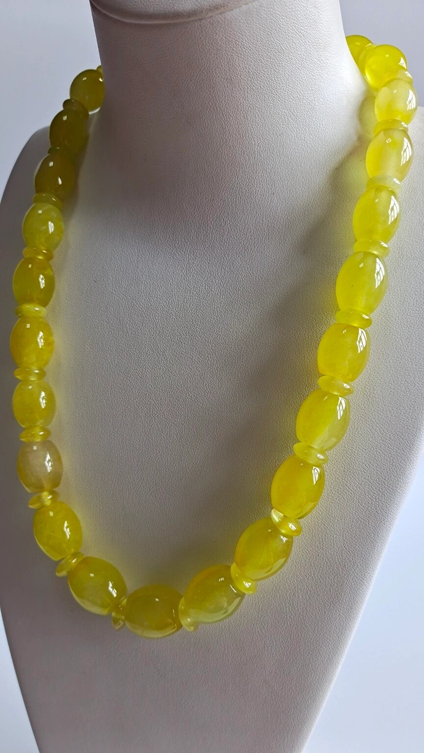 龙石种黄翡翠桶珠项链,水头超好,超级完美 龙石种黄翡翠桶珠项链,水头