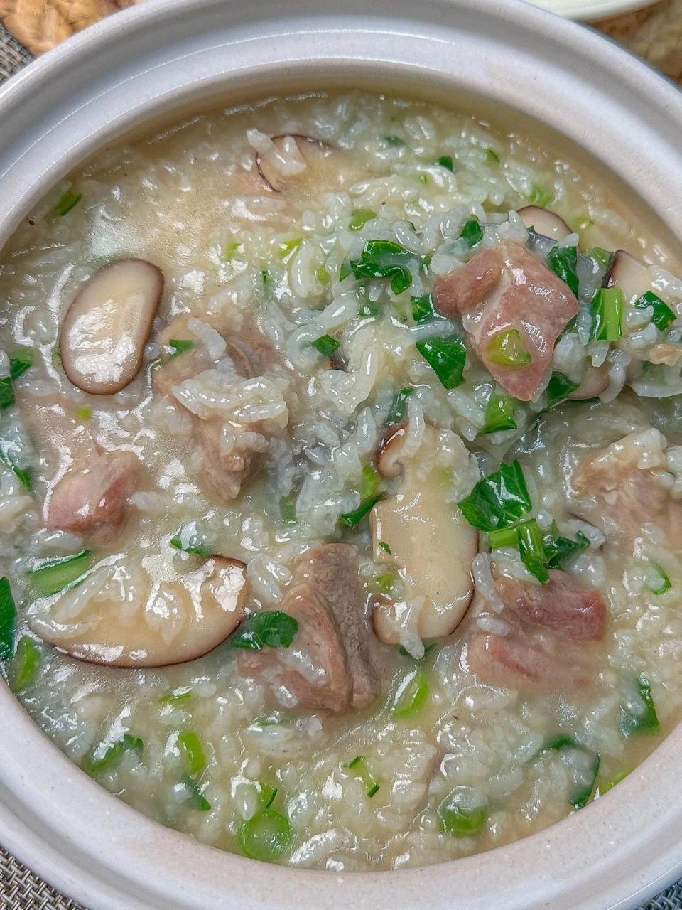 一不小心炫三碗!|||真的很想问问谁发明的排骨粥!