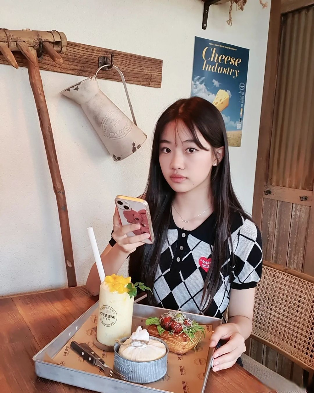 韩国网友热议:罗夏恩能在s.m出道吗?