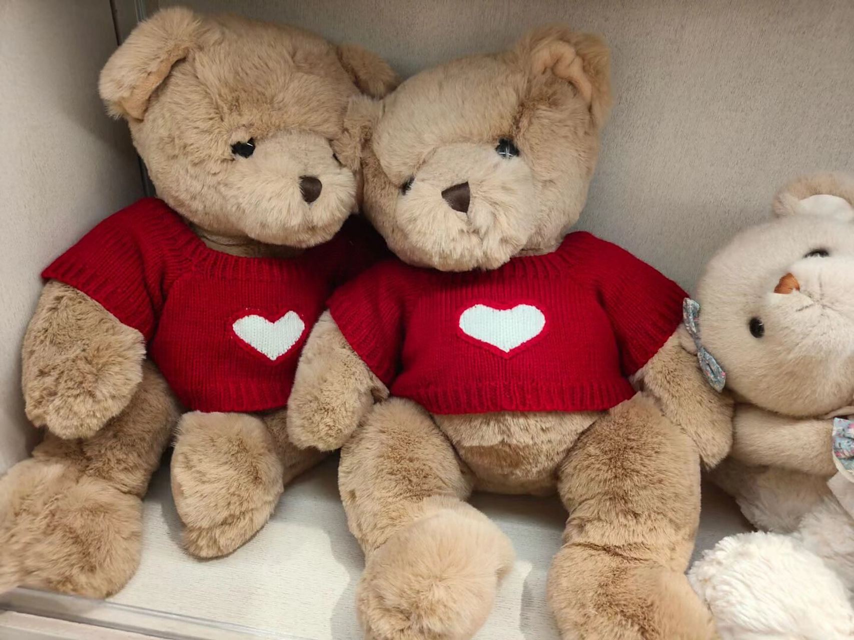 天使城 最豪华人最多 厕所的水龙头是戴森的,超市里面的也是最齐全,最