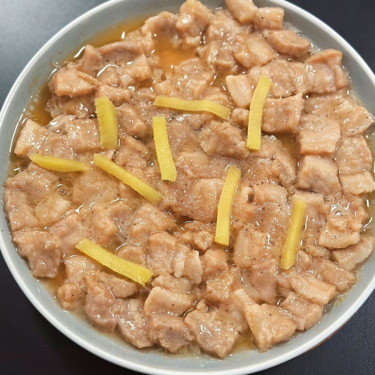 9297食谱分享|虾酱蒸猪肉 步骤: 16615五花肉切薄片,放冷水中